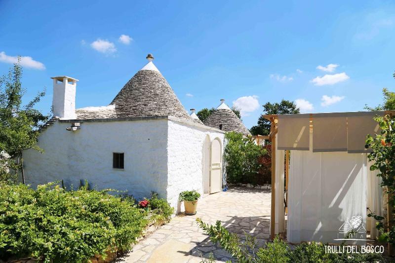 Trulli Del Bosco Bed & Breakfast อัลเบโรเบลโล ภายนอก รูปภาพ